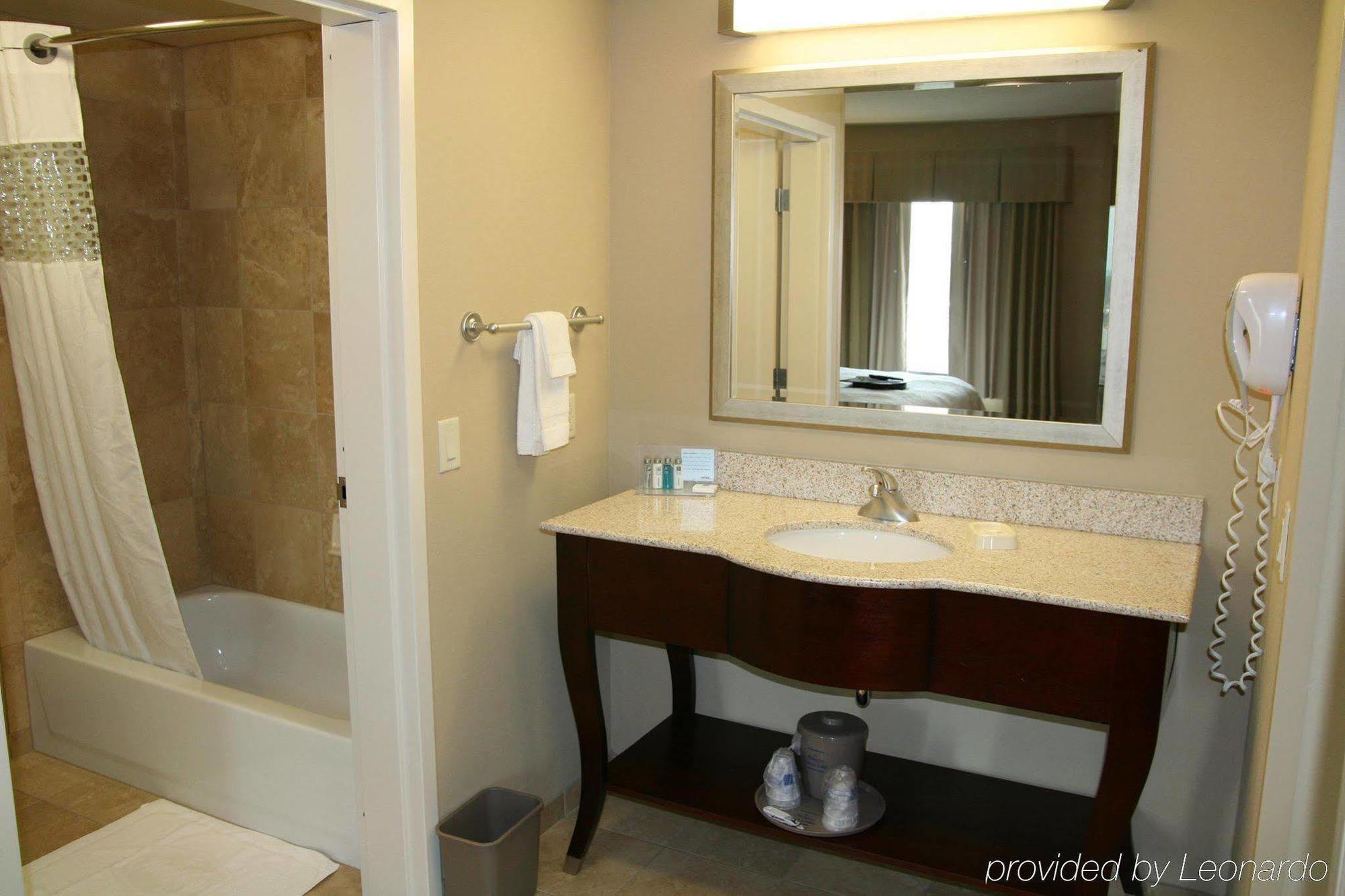 Hampton Inn & Suites Madison - West Room photo